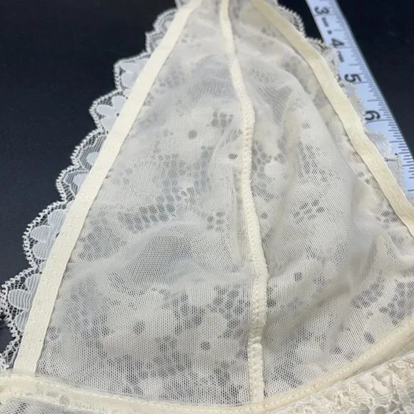 Free People Intimitely Bralette Sz Med NWT Beautiful Lacey - Picture 5 of 11